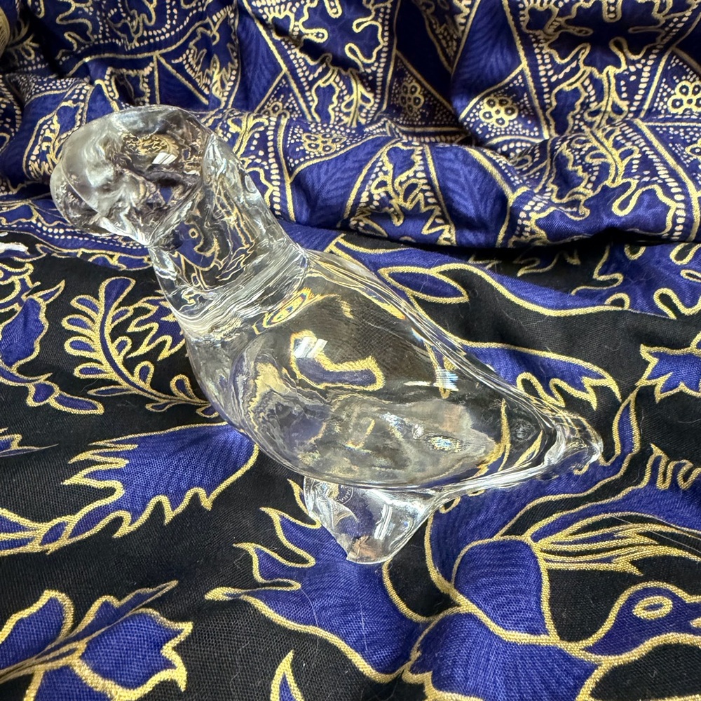 Baccarat glass parrot